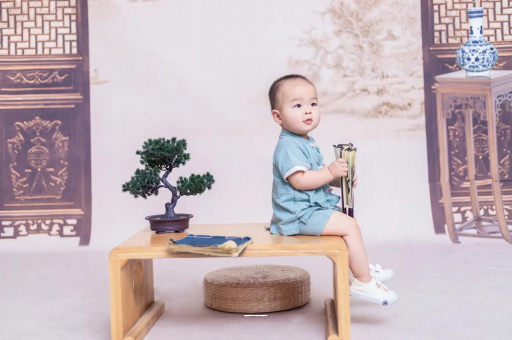 开平女宝宝换尿布 开平女宝宝换尿布